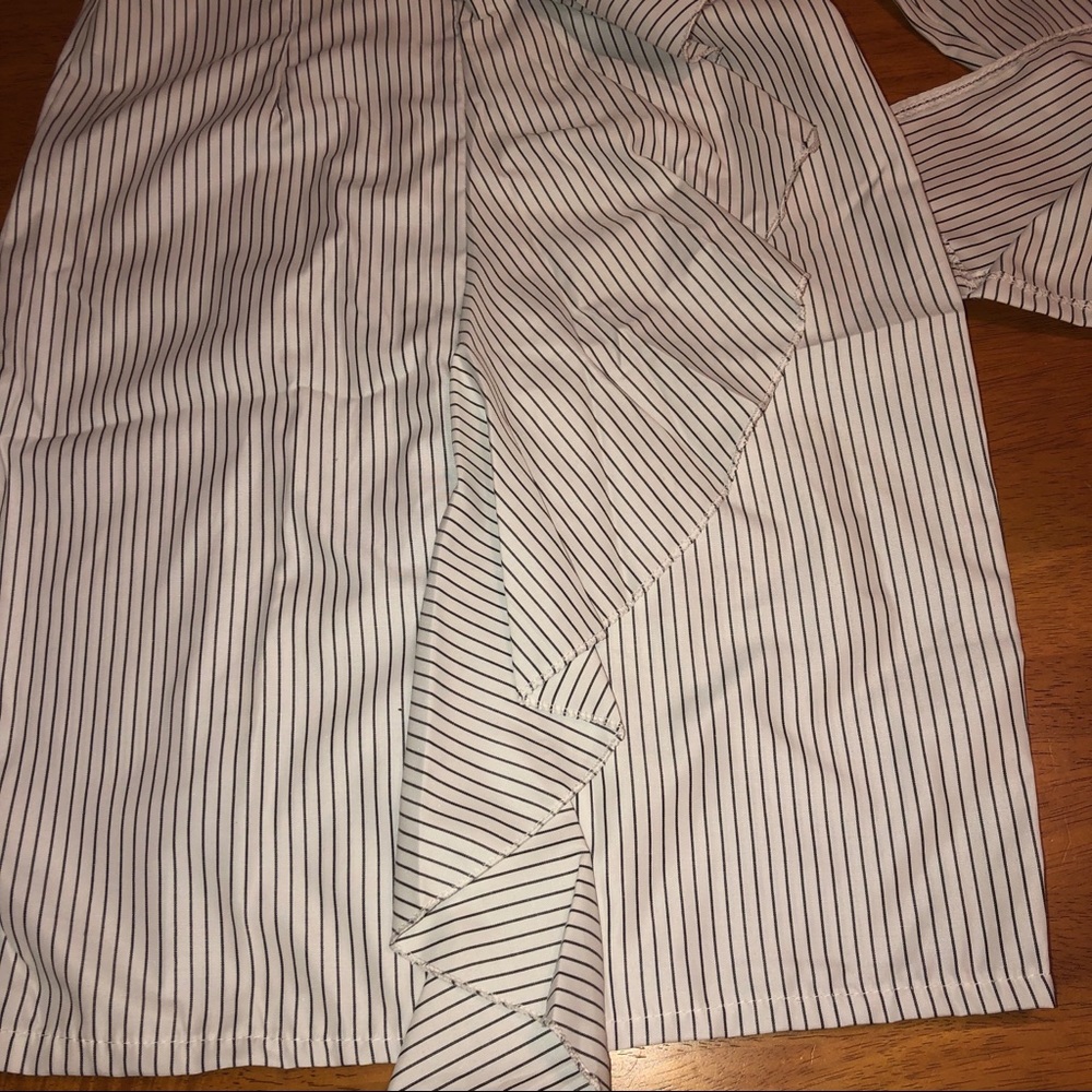 FINAL PRICE DROP! Cute Dress with ruffle - Picture 5 of 7